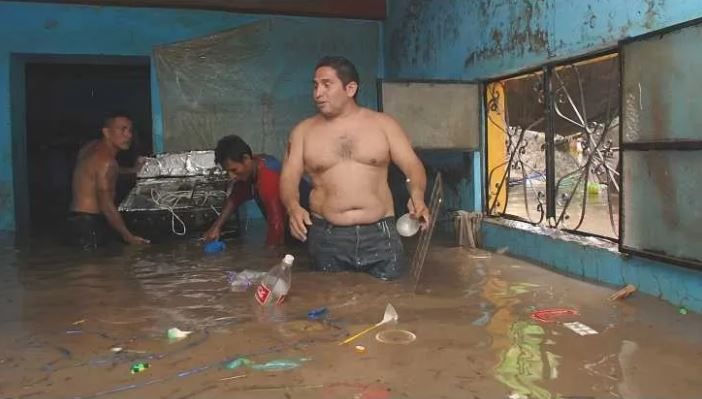 Morelos con el agua ‘hasta el cuello’ y el ‘Cuau’ jugando golf