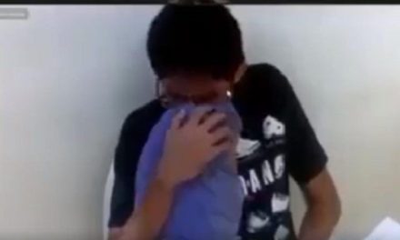 Estudiante se hace ‘justicia con su propia mano’ durante clase virtual y olvida apagar la cámara