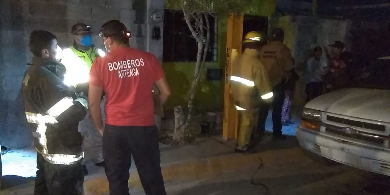 Resulta con quemaduras tras incendio de casa en Saltillo