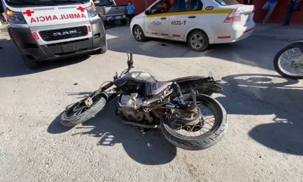 Menor de edad en motocicleta termina lesionado en Saltillo
