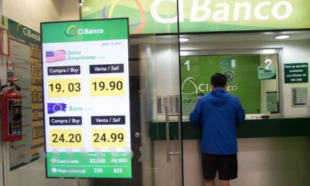 Peso pierde frente al dólar y ya es la onceava moneda más depreciada de hoy