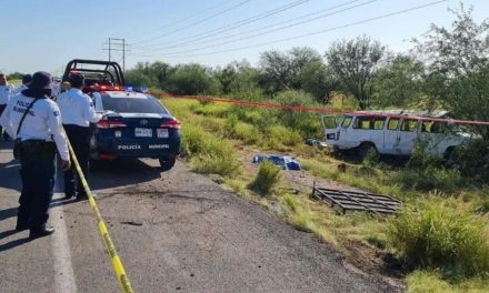 Vuelca por falla mecánica y deja 19 personas lesionadas en Sonora (video)