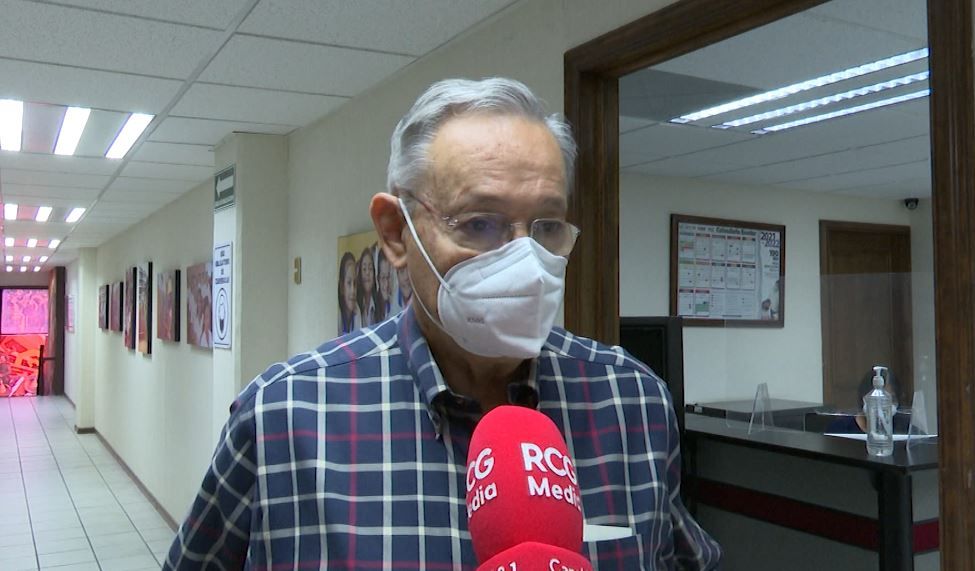 El secretario de Educación sigue luchando por su vida