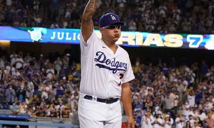 Julio Urías hace historia y se convierte en el mexicano más joven con 20 triunfos en Grandes Ligas
