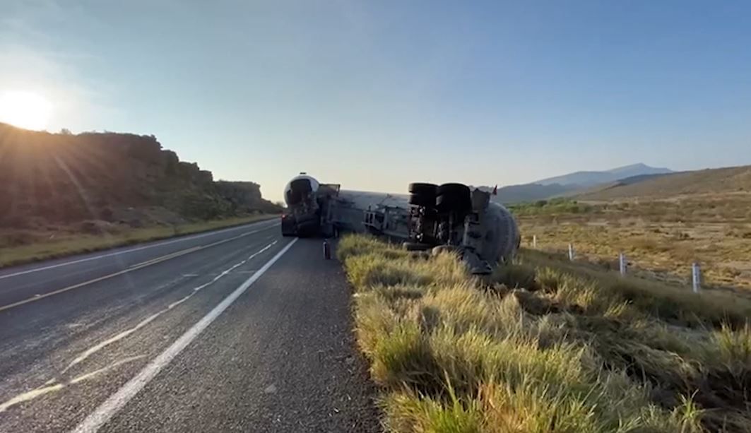 Vuelca pipa en carretera a Monclova