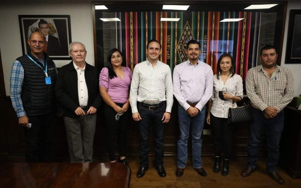 Manolo Jiménez comparte políticas públicas de Saltillo con Alcalde electo de Arteaga