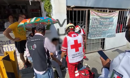 Joven provocó una volcadura en las calles de Saltillo