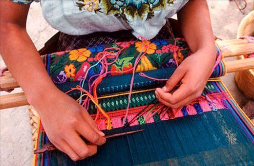 Ropa típica y alebrijes toman fuerza en Amazon