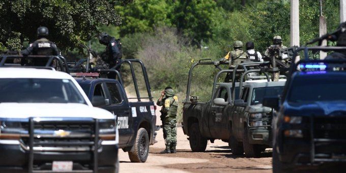 Luego de balacera, sicarios se toman un ‘chesco’ y un descansito en Tepuche, Sinaloa