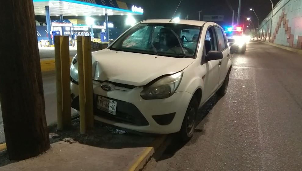 Conductor ebrio se duerme al volante y choca