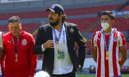 Amaury Vergara va para largo en Chivas y no piensa dejar la presidencia