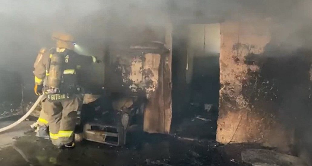 Arde vivienda en Saltillo; vecinos señalan a propietario como responsable