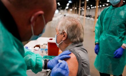 Texas prohíbe que la vacunación contra el covid-19 sea obligatoria