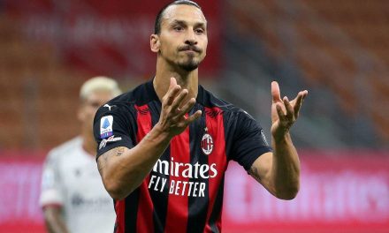 ¡Se equivocó de portería! Zlatan Ibrahimovic anota el primer autogol en toda su carrera