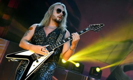 Guitarrista de Judas Priest casi muere desangrado en pleno concierto ¡y si terminó el solo! (video)
