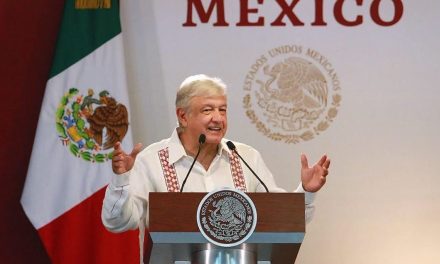 AMLO arremete contra ‘conservadores’ y ‘fifís’ que critican apoyos sociales