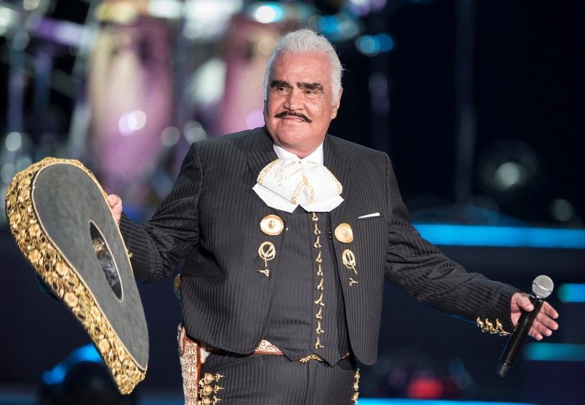 Vicente Fernández deja terapia intensiva