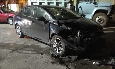 Ebrio choca contra un auto estacionado en el Centro de Saltillo