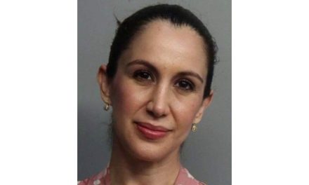 Maestra es detenida por tener sexo con su alumno de 14 años; ella está embarazada