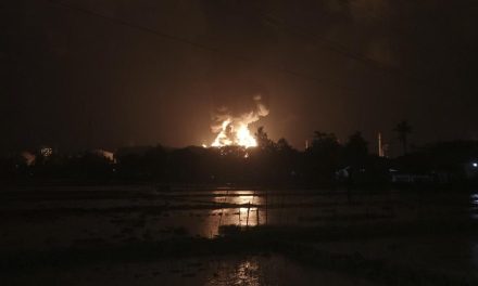 Incendio en refinería de Indonesia causó decenas de evacuados (video)