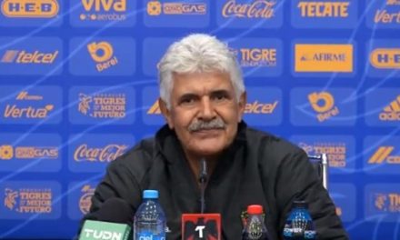 ‘Tuca’ Ferretti pide disculpas por preguntar si había viejas y maricones y asegura que fue una broma