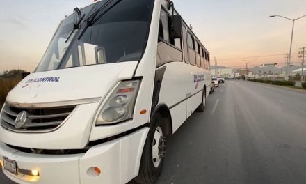 Se ‘calientan’ al volante y se agarran a golpes