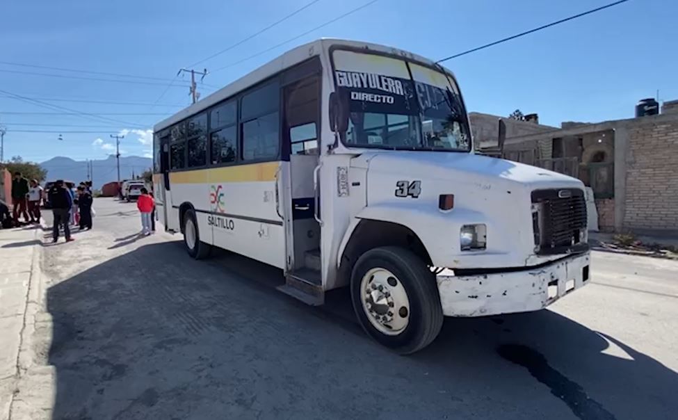 Transporte público arrolla a motociclistas