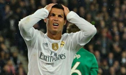 Captan a Cristiano Ronaldo regañando a sus compañeros en vestidor y se vuelve viral (video)