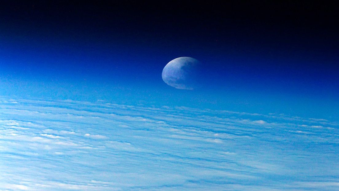Así se vio el eclipse lunar más largo del siglo desde la Estación Espacial (fotos)