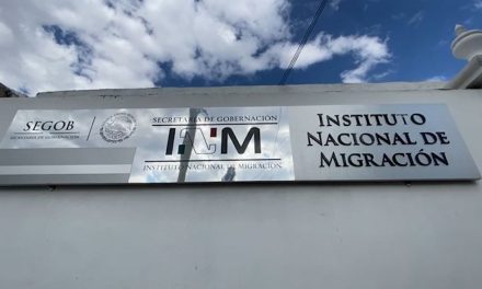 Reciben tarjeta provisional del INM