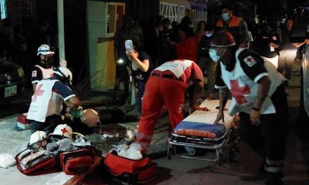 Niño muere electrocutado al caer en registro de luz sin tapa; vecinos ya habían advertido a CFE en Veracruz