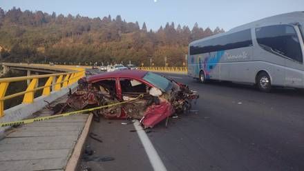 Conductor muere junto a su perrito tras chocar en la autopista México-Toluca