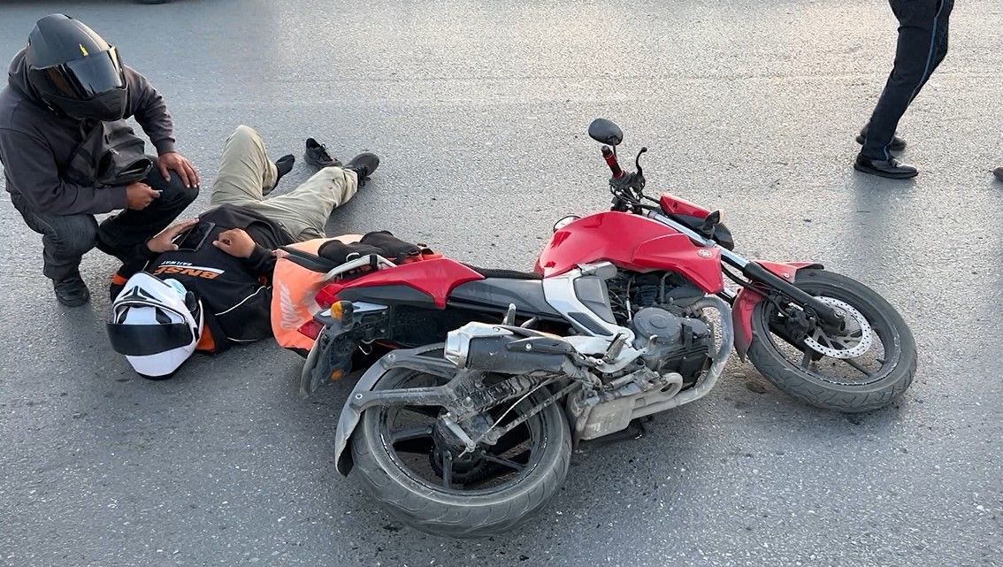 Abuelito embiste a motociclista en bulevar al norte de Saltillo