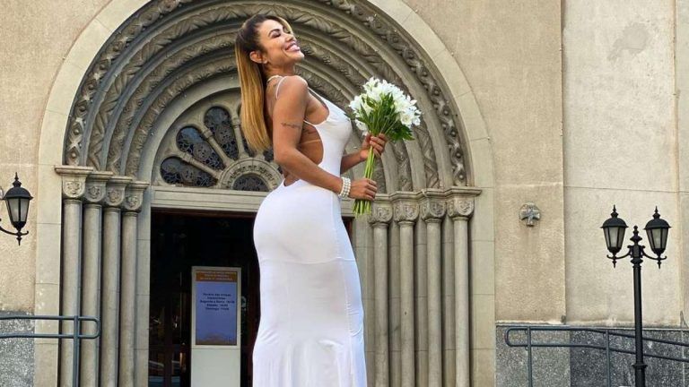 Modelo que se casó con ella misma, ¡ya se divorció!