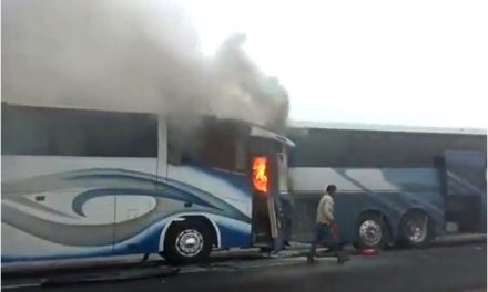 Sufren accidente dos camiones donde viajaban porra de Rayados rumbo a CDMX