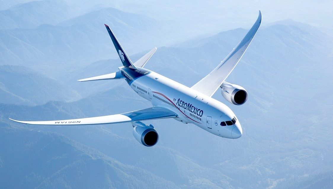 Piloto de Aeroméxico canta canción de cuna para relajar a pasajeros antes del despegue (video)