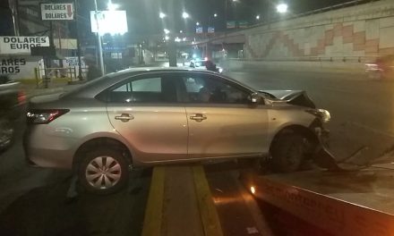 Doctora sufre accidente tras salir de trabajar; cansancio provoca que dormite en Saltillo
