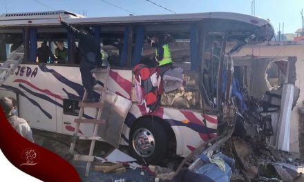 Autobús sin frenos se impacta contra casa y deja 50 heridos en Estado de México (video)