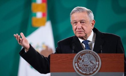 AMLO buscará un acuerdo con empresarios para aumentar el salario mínimo