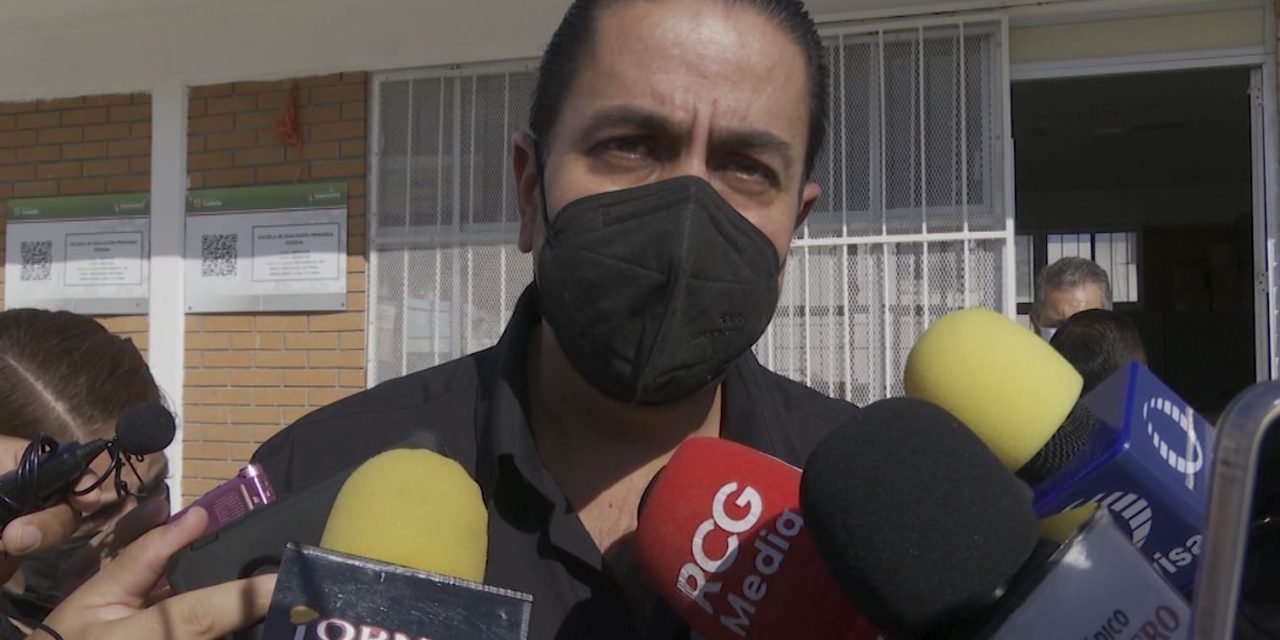 Debe aplicarse otra vacuna a maestros de Coahuila: Chema Morales