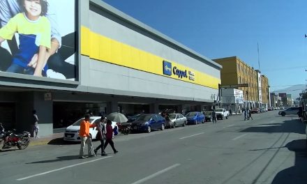 Ladrones dan cristalazo en Coppel Monclova
