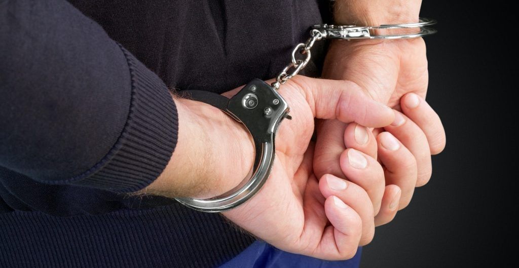 Detienen a dos con armas, droga y equipo táctico en Coahuila