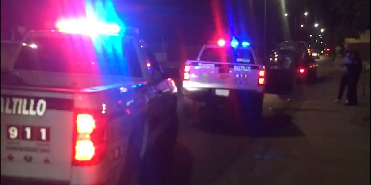 ‘No huyas cobarde’; Joven abandona su vehículo luego de chocar