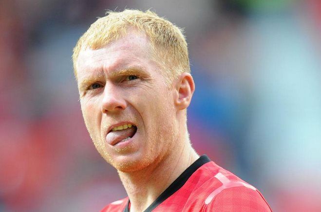Paul Scholes es visto disfrutando un baile erótico en público