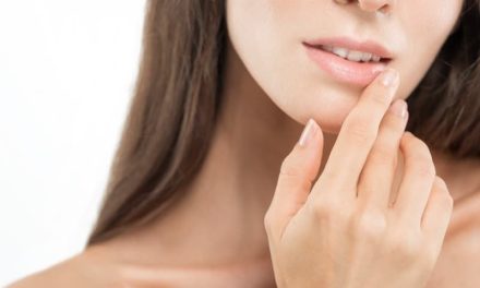 Combate la resequedad de tus labios con estos 3 pasos