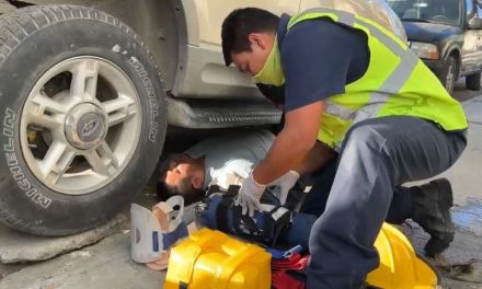Lo aplasta su propia camioneta