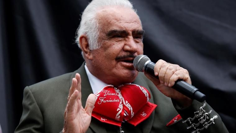 Mejora salud de Vicente Fernández, ya respira sin ventilador artificial