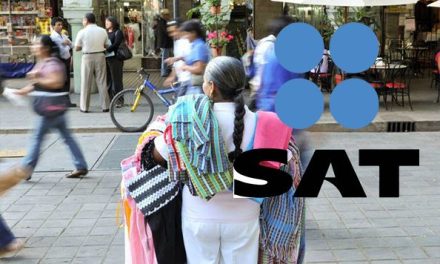 Artesana mexicana expone en Nueva York, de regresó el SAT aprovecha para cobrarle impuestos