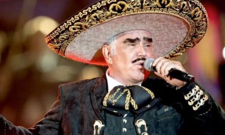 ‘Chente no, tu no’; Vicente Fernández regresa a terapia intensiva