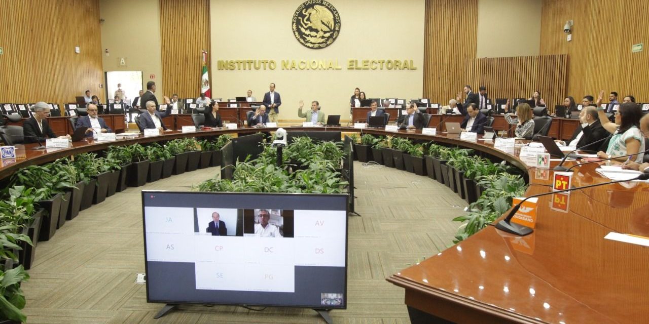 Revocación de mandato ‘sigue en pie’, aclara el INE